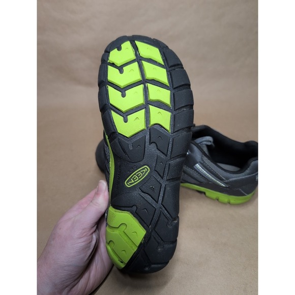KEEN Kids Size 5 Chandler CNX Outdoor Lifestyle Shoes Hiking Grey Green Elastic - Picture 8 of 8